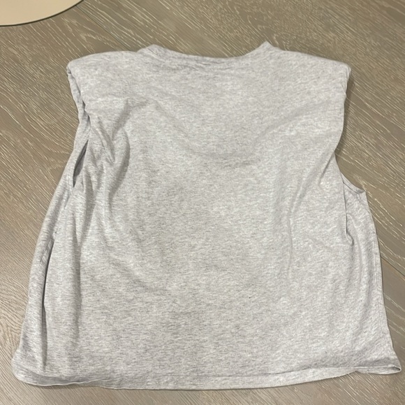 Aritzia muscle tank grey with shoulder pads - Picture 4 of 4